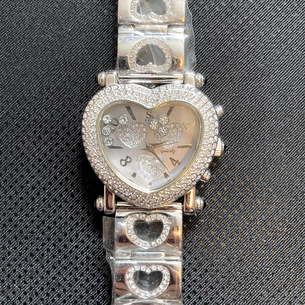 Heart shaped, brand New watch